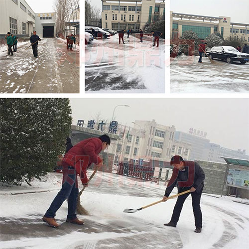 飛雪迎春到鼎力員工掃雪忙